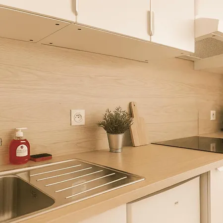 Charming 23 M Near The Sea *