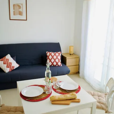 Charming 23 M Near The Sea Apartment