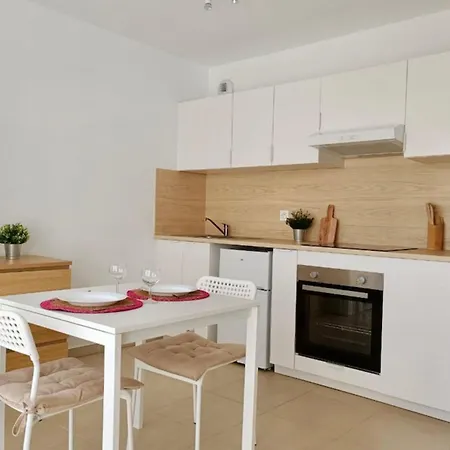 Apartment Charming 23 M Near The Sea