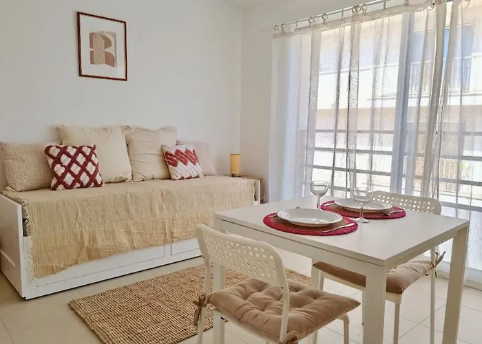 Charming 23 M Near The Sea דירה ניס