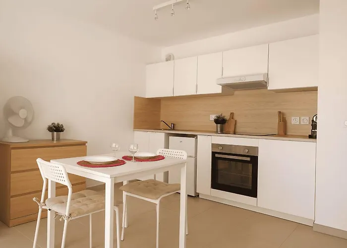 דירה Charming 23 M Near The Sea ניס