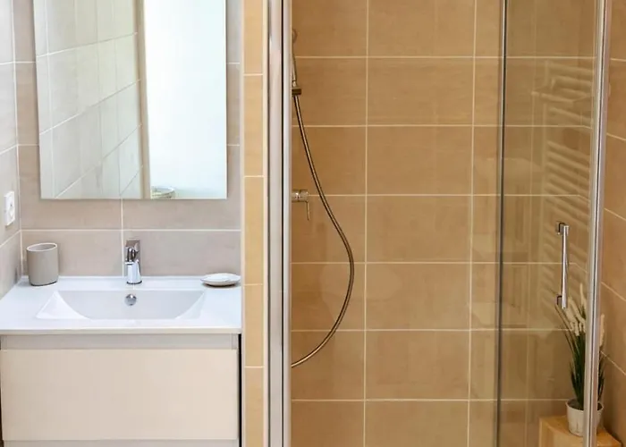 דירה Charming 23 M Near The Sea ניס